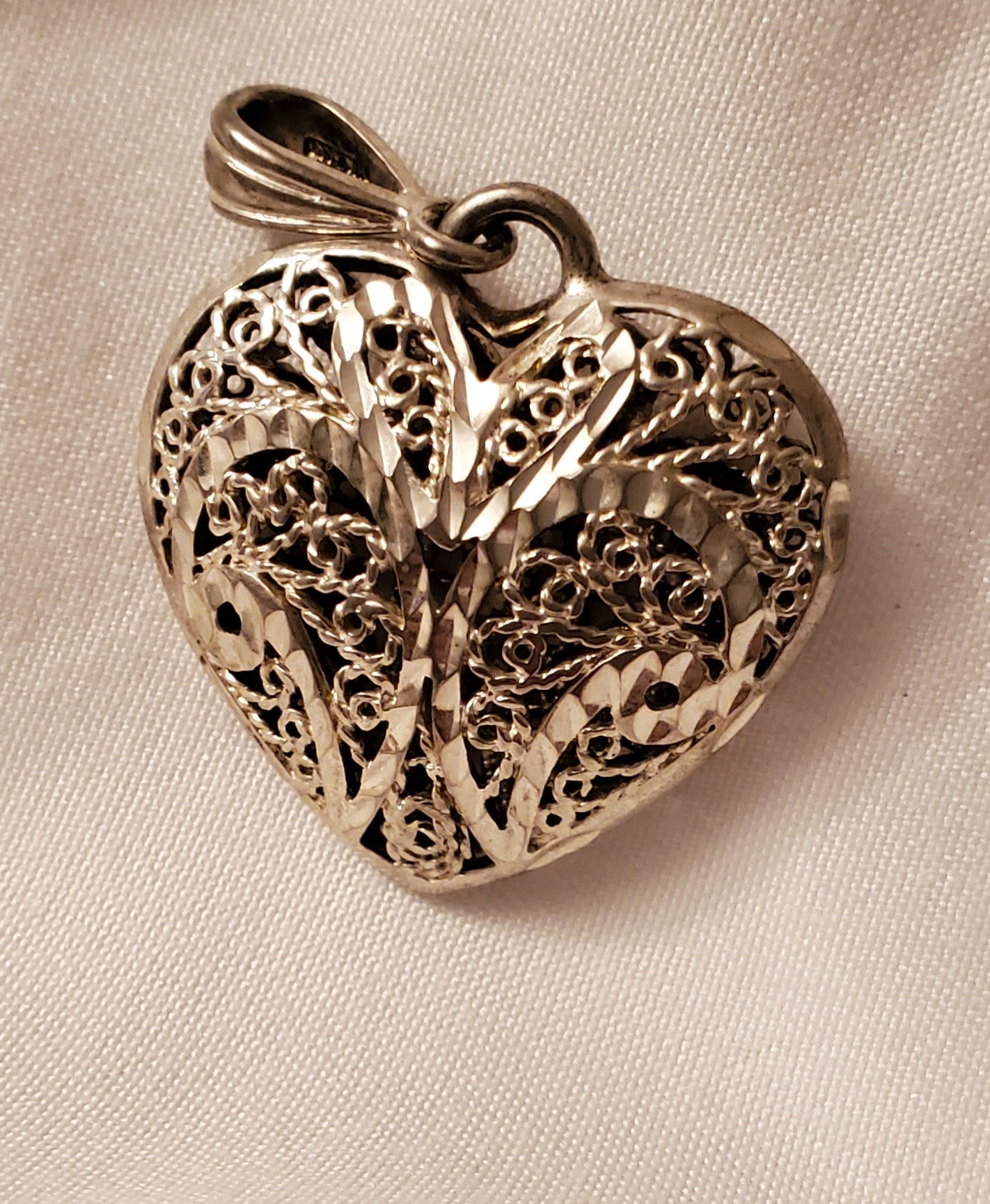 Filigree Heart Charms (6pcs / 26mm x 21mm / Tibetan Silver) Wedding Favor Love Jewellery Pendant Valentines Day Gift Decoration CHM1546