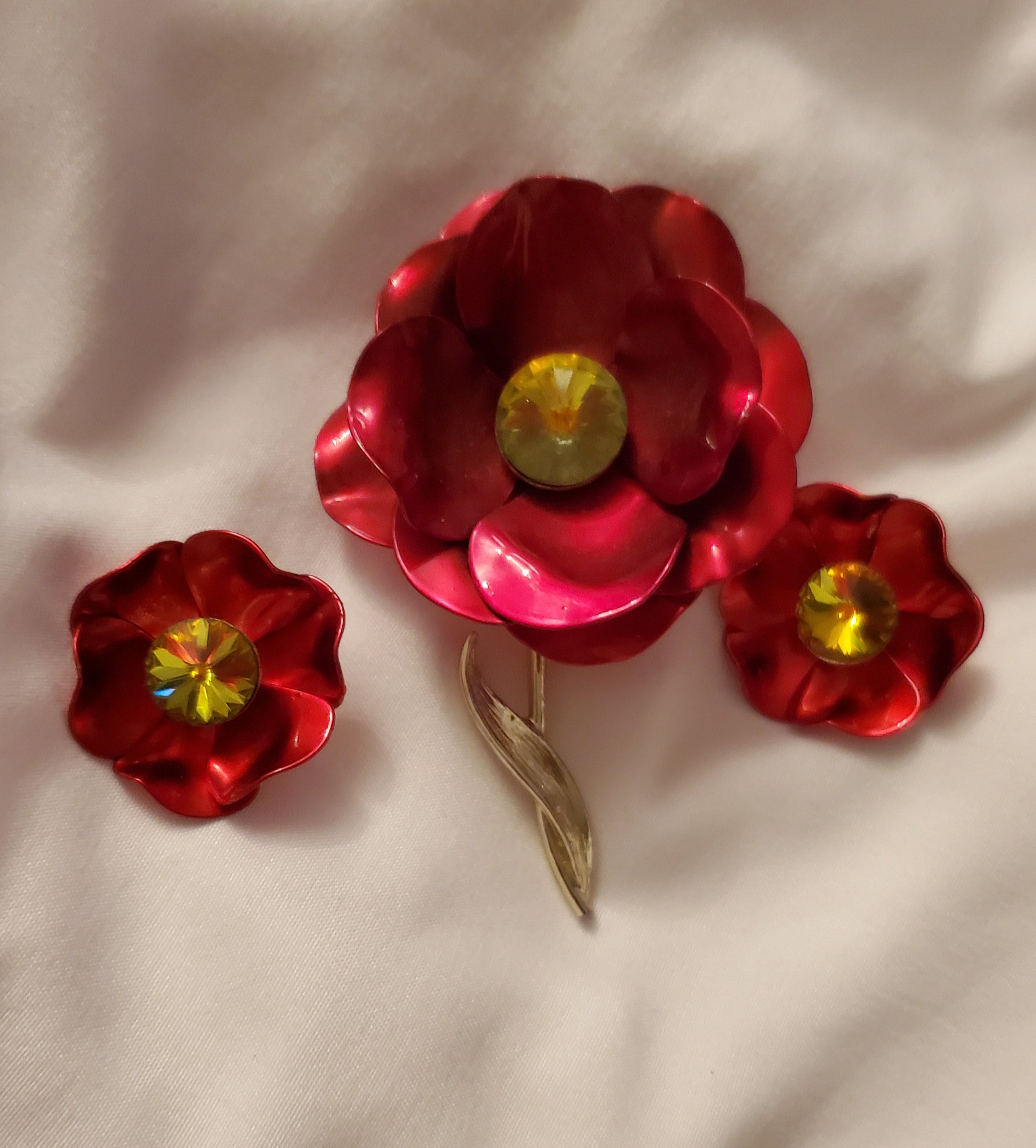 Red vintage enamel flower brooches