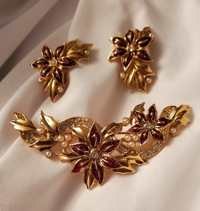 Two sisters vintage jewelry sale