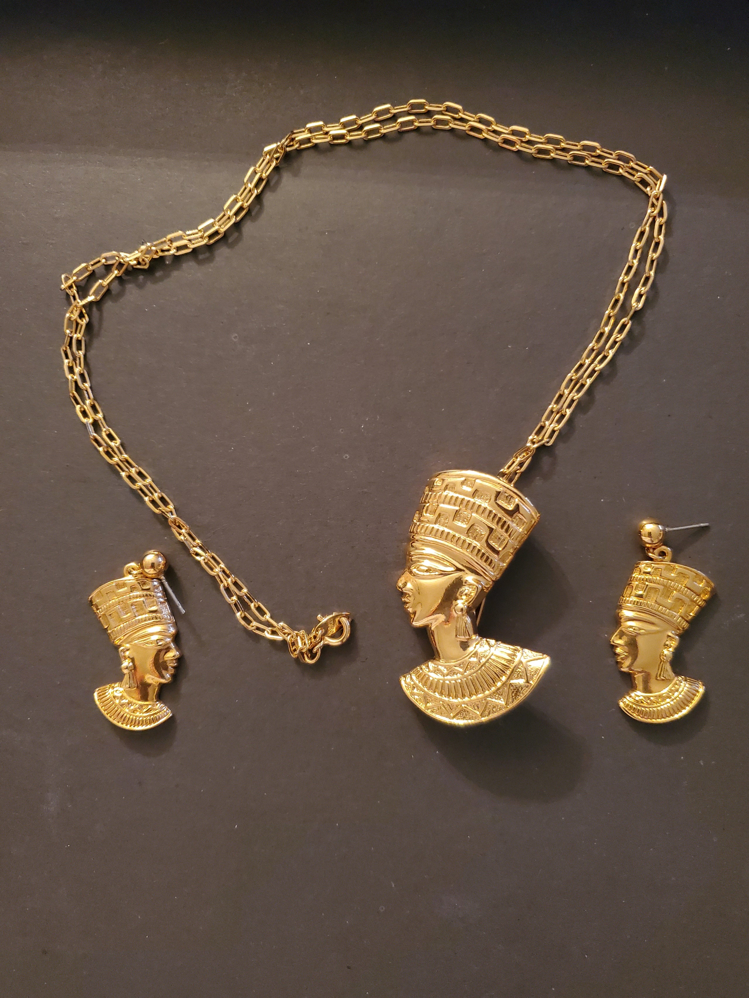 Vintage avon new arrivals gold necklace